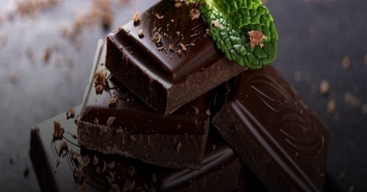 الشوكولاتة الداكنة صديقة القلب وتخفض الضغط