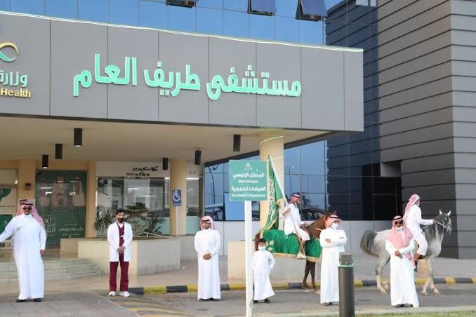 مستشفى طريف العام يحقق إنجازًا طبيًا بإجراء أول عمليتين بمناظير دقيقة لتفتيت الحصوات