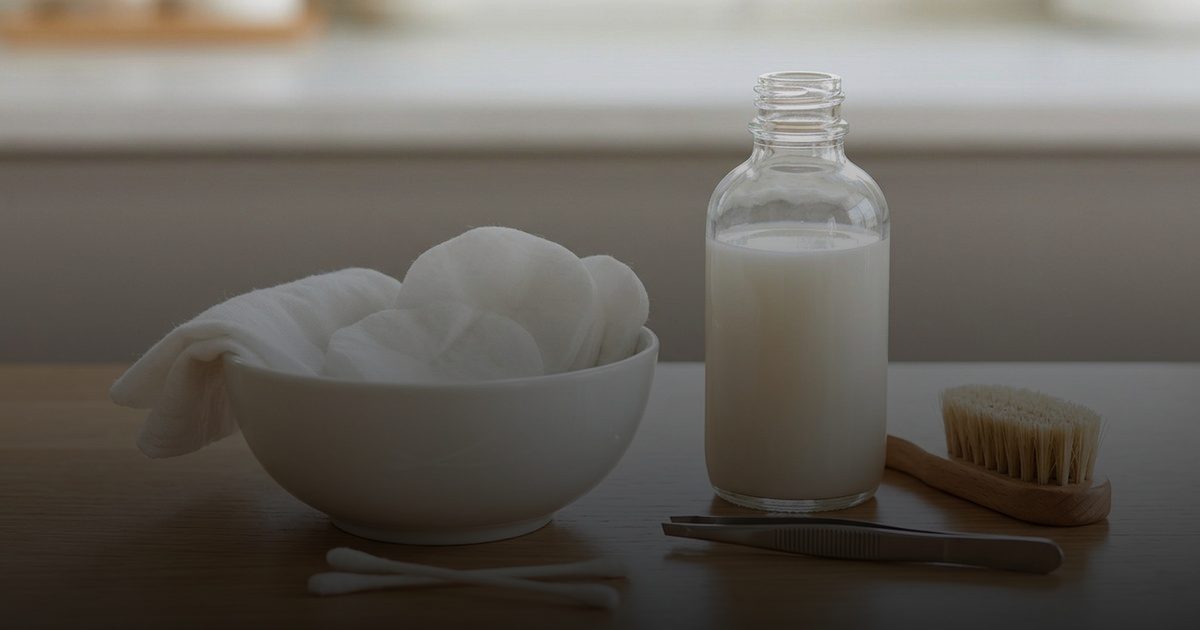 طرق فعّالة وآمنة لإزالة بقايا صبغة الشعر عن البشرة