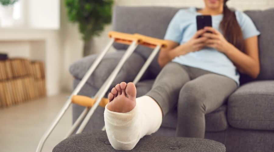 غرسات قابلة للذوبان تعتمد على الزنك لعلاج الكسور