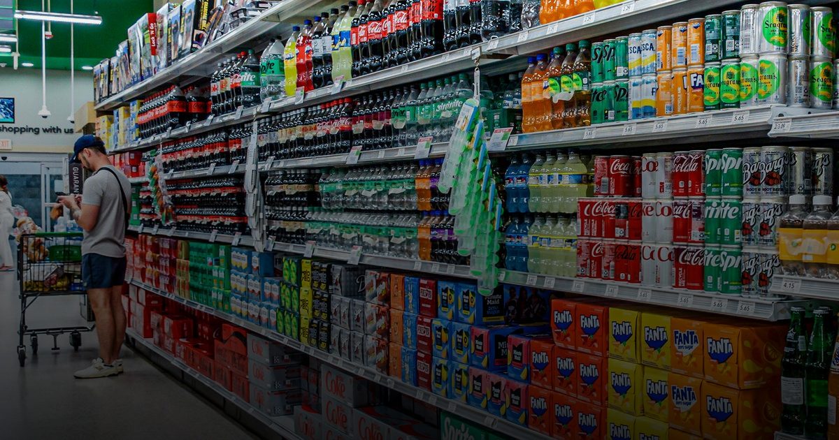 جدل قيود مشروبات السكر في برامج الغذاء