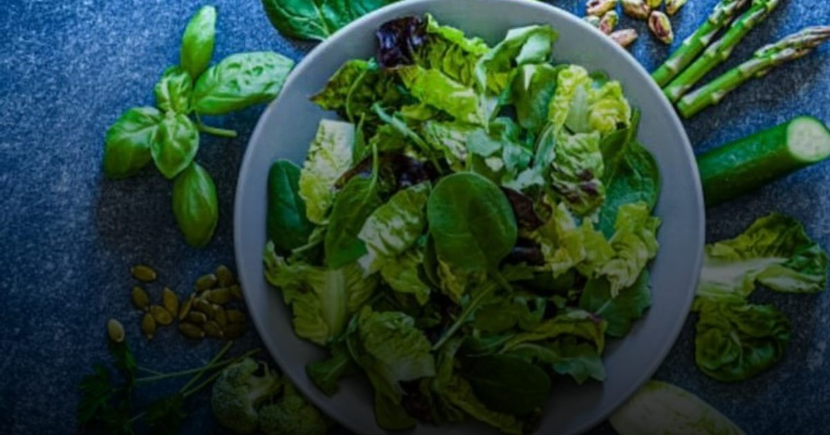الخضراوات الورقية تبطئ نمو الأورام السرطانية