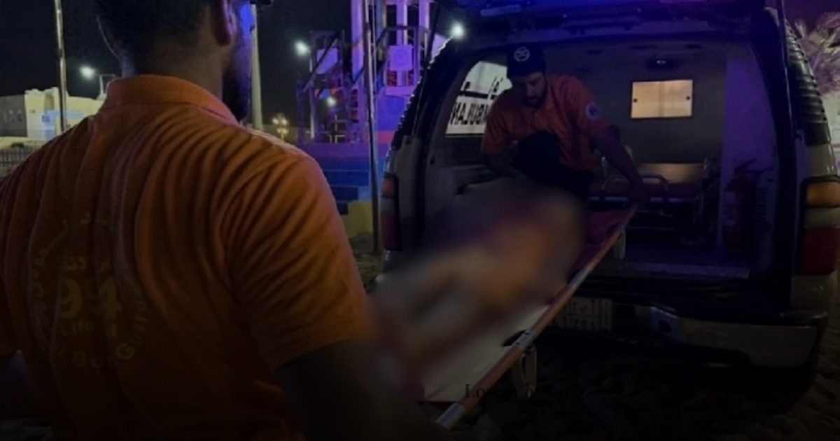 إنقاذ طفلة من الغرق أثناء ممارسة السباحة في ينبع