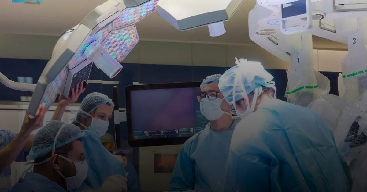 "التخصصي"  يزرع فصاً كبدياً  لطفل بالجراحة الروبوتية