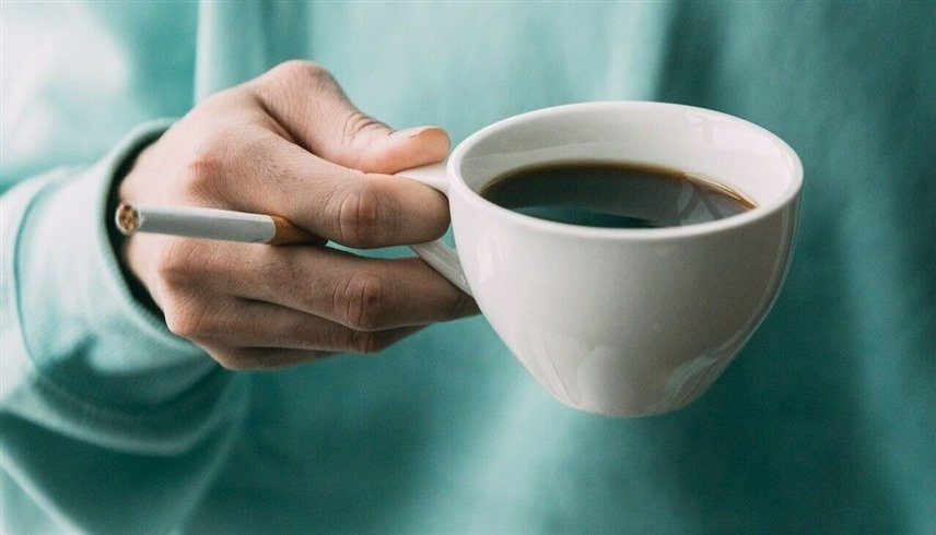 نصائح للمدخنين وعشاق الكافيين لتجنب الجلطات في رمضان..