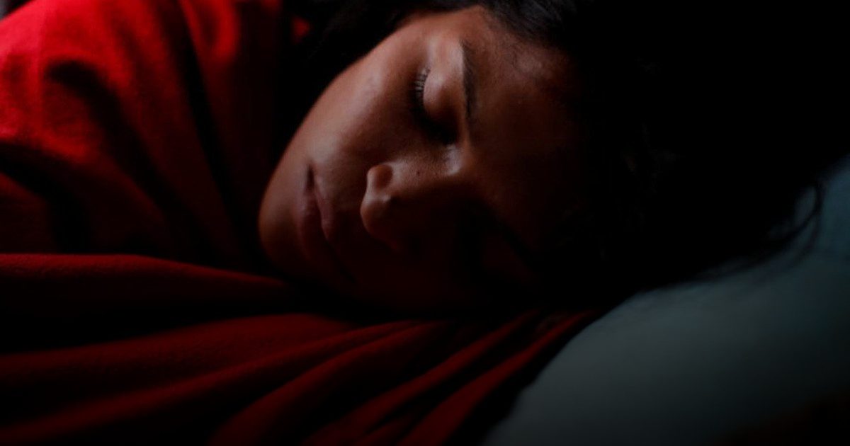 هل يساعد ارتداء الجوارب على النوم بشكل أفضل؟