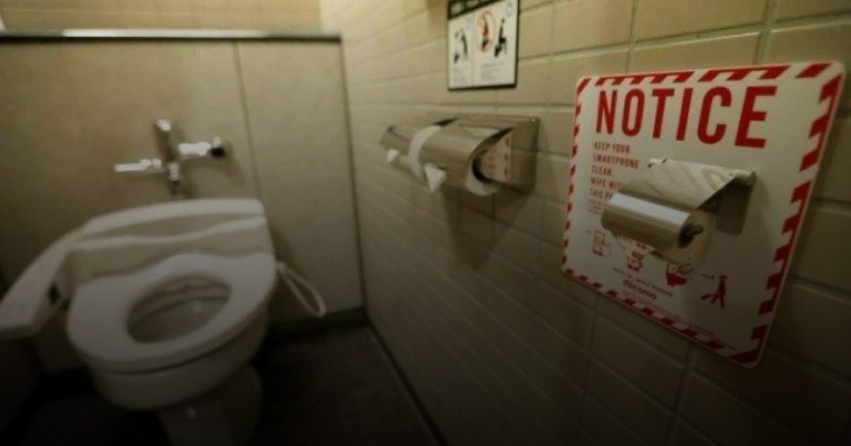 "البراز الشبحي".. مؤشر الطبيعة على كفاءة الجهاز الهضمي