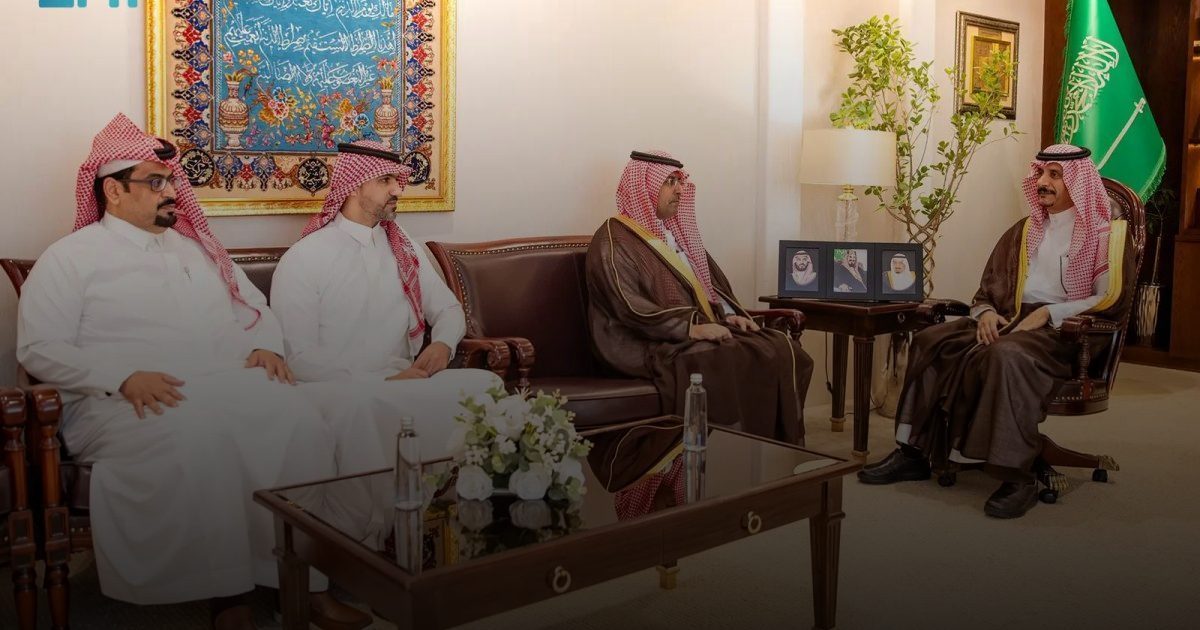 محافظ حفر الباطن يستقبل الرئيس التنفيذي للتجمع الصحي ومديري المستشفيات بالمحافظة