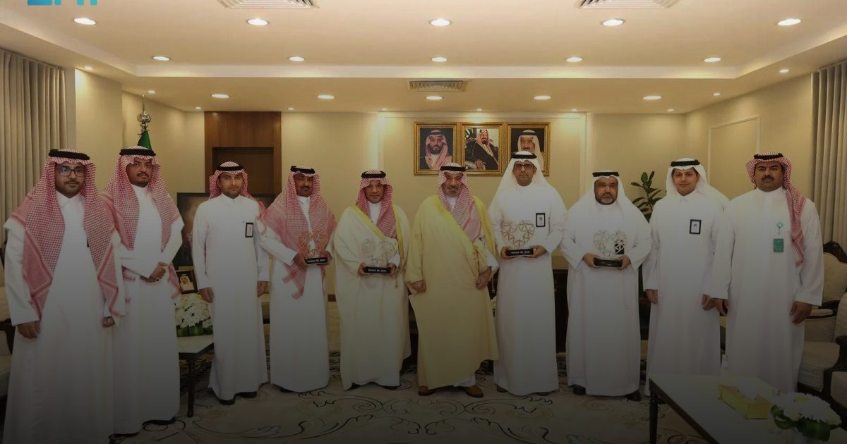 أمير نجران يُشيد بإنجازات فرع وزارة الصحة في جوائز تجربة العميل