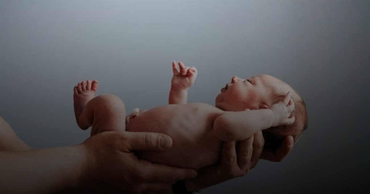 تلك قصة الحمل الخفي ..فتاة في الـ20 تُنجب طفلاً بعد 17 ساعة من اكتشاف حملها