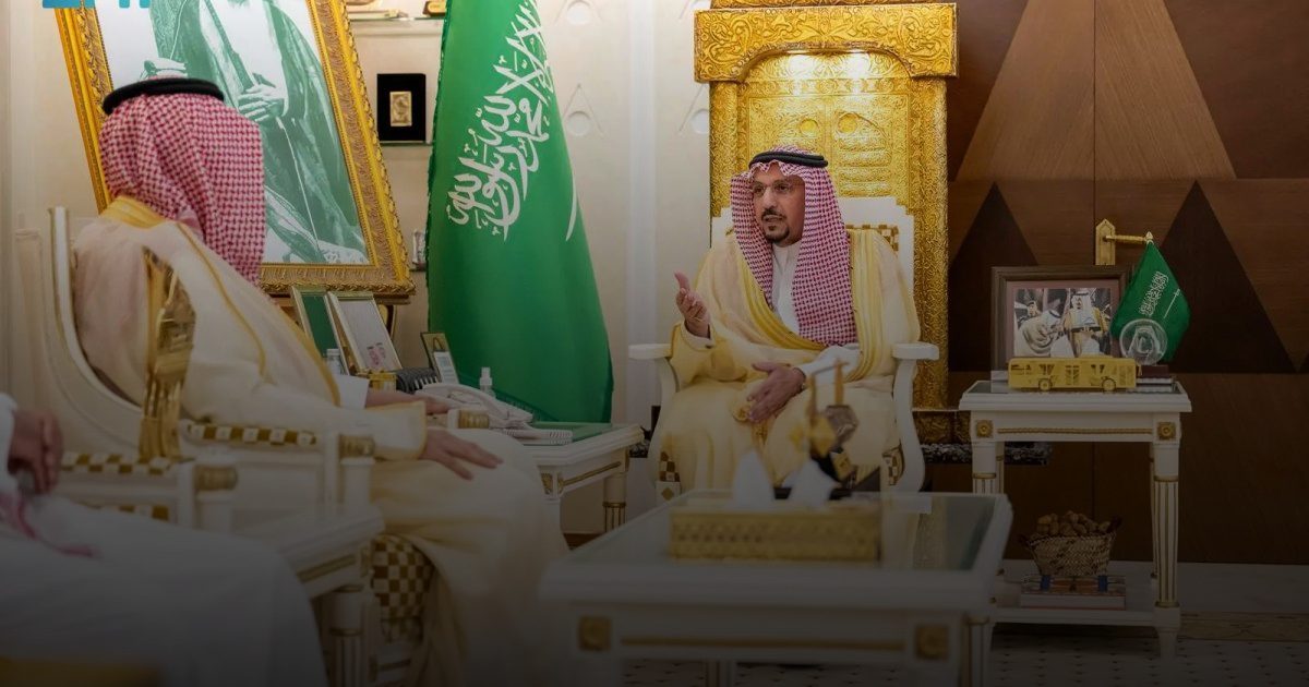 أمير القصيم يطّلع على جهود فرع الهلال الأحمر بالمنطقة