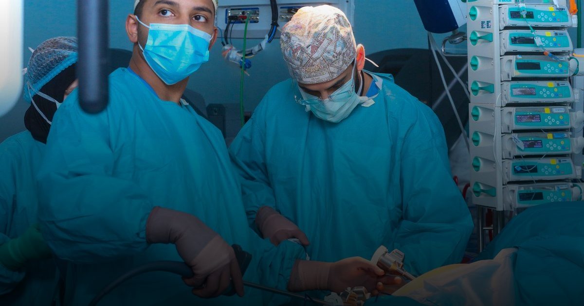 "التخصصي" بالمدينة المنورة يستأصل ورماً عضلياً داخل جدار المثانة بتقنية المنظار الأحادي