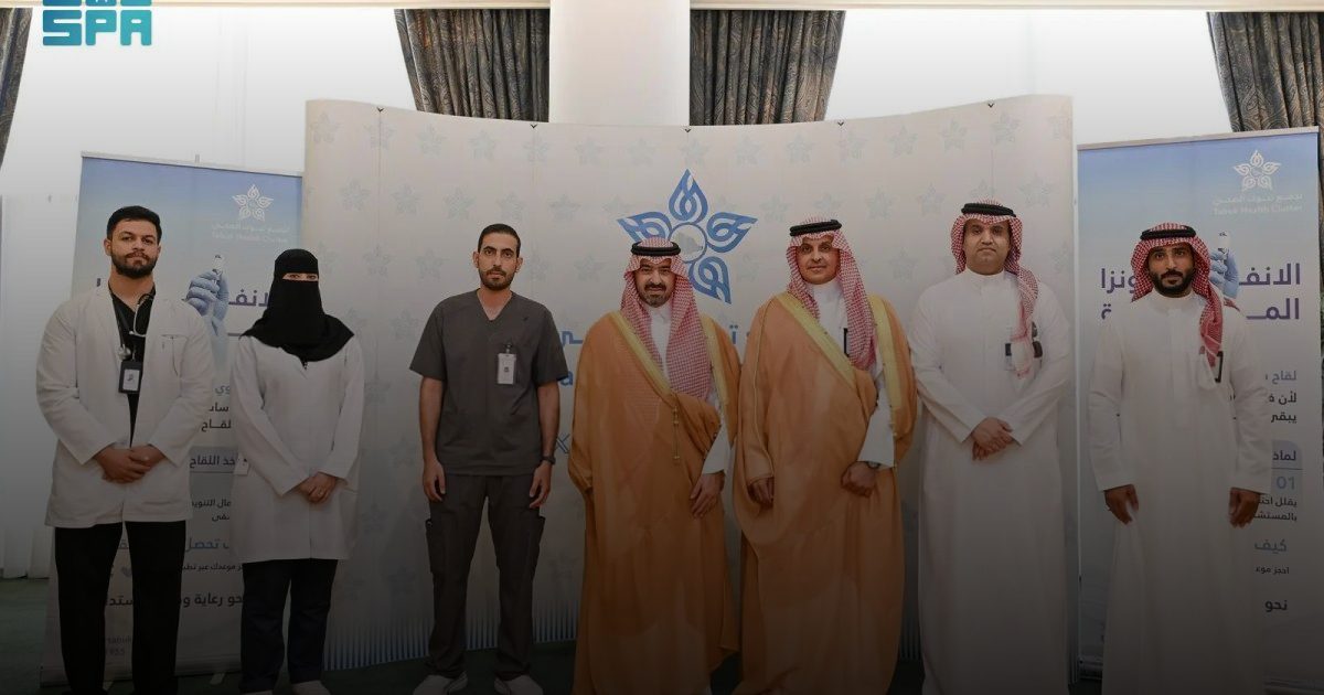 نائب أمير تبوك يُدشِّن حملة التطعيم ضد الإنفلونزا الموسمية
