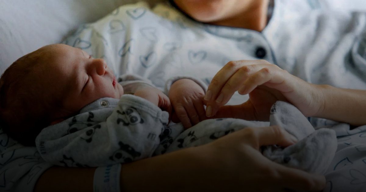 دراسة: النوم الجيد بالصغر يحسن الصحة النفسية في الكبر