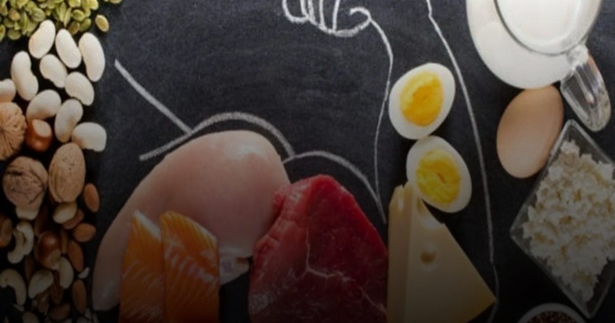 للرجال بعد الخمسين: دليلك للبروتين الأمثل.. 6 أطعمة تُوقف التراجع العضلي
