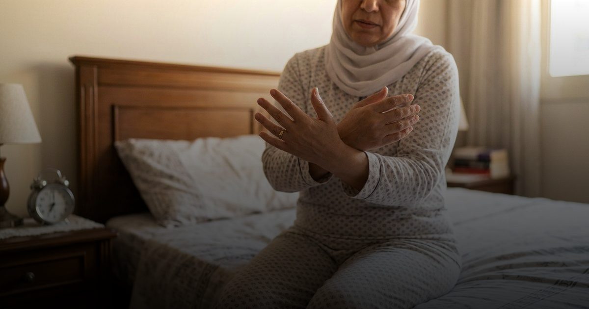 تنميل اليدين أثناء النوم: تنبيه صحي يعكس مشكلات أكبر