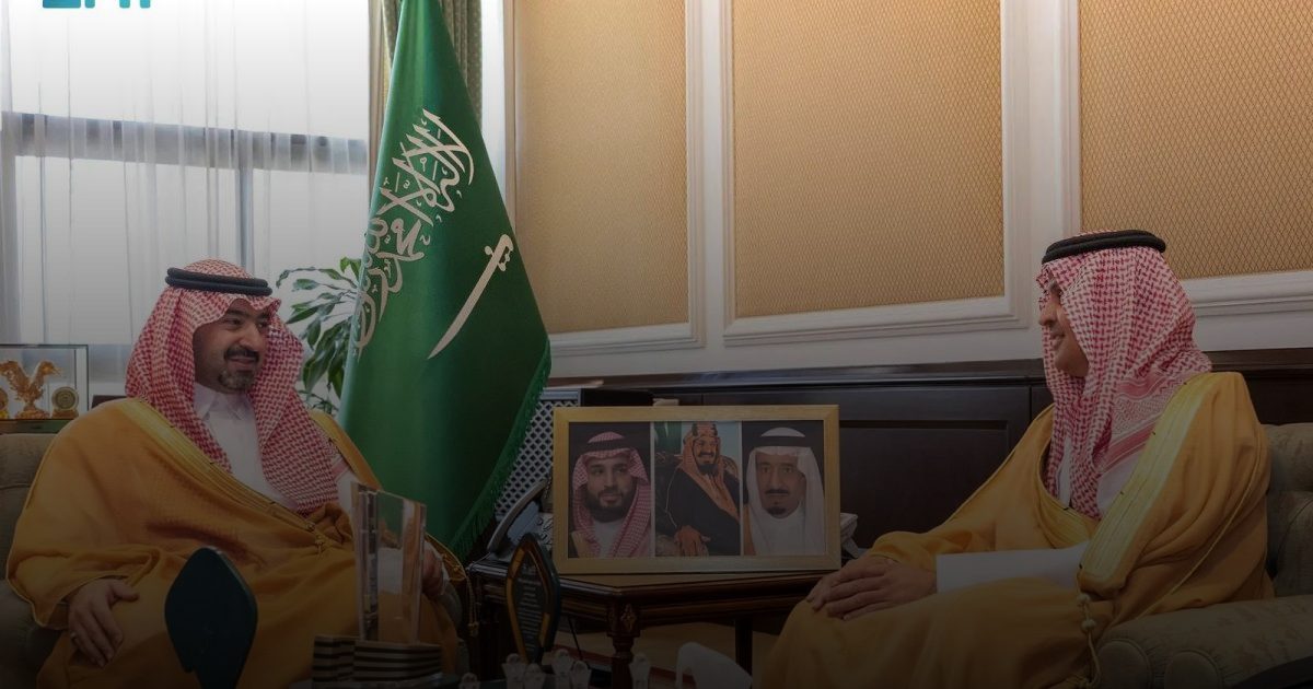 الأمير خالد بن سعود يكرم تجمع تبوك الصحي لحصوله على جائزة أداء الصحة