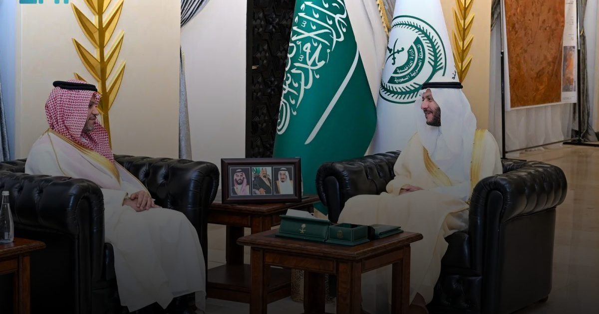 محافظ الطائف يناقش تطوير أعمال هيئة الهلال الأحمر بالمحافظة