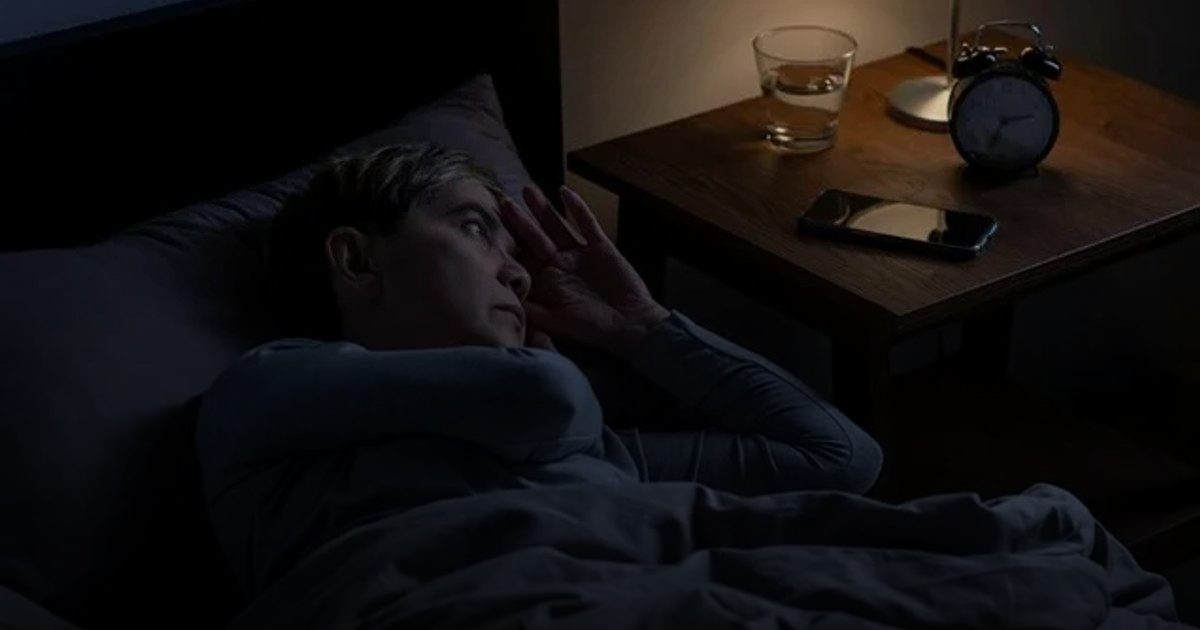 كيف تخدع دماغك للعودة إلى النوم؟