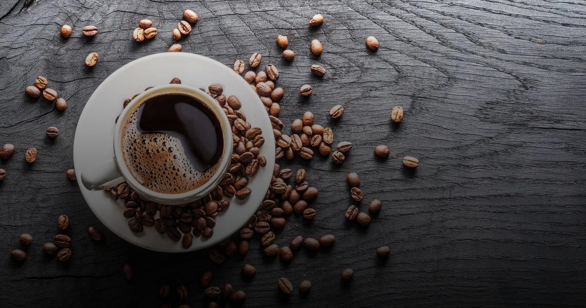 إضافة الملح إلى القهوة لا تمنع رجفة الجسم والتوتر الناتج عن الكافيين