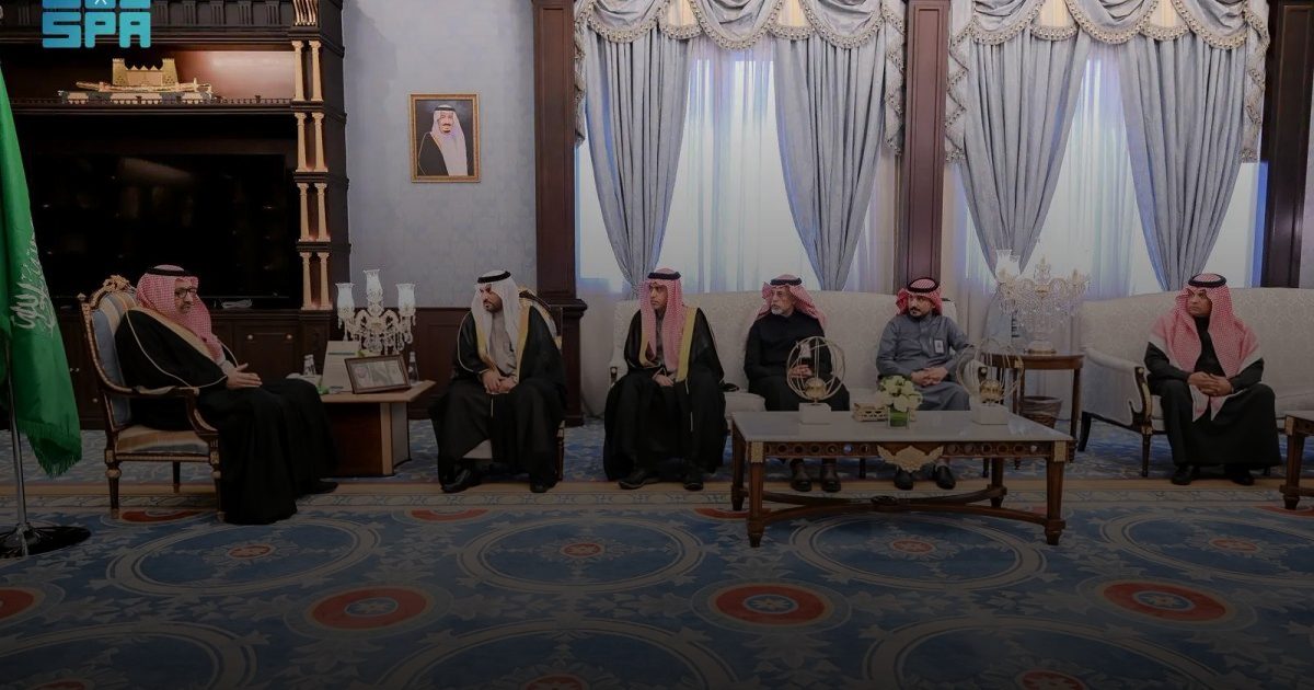 أمير الباحة يستقبل مدير فرع وزارة الصحة بالمنطقة