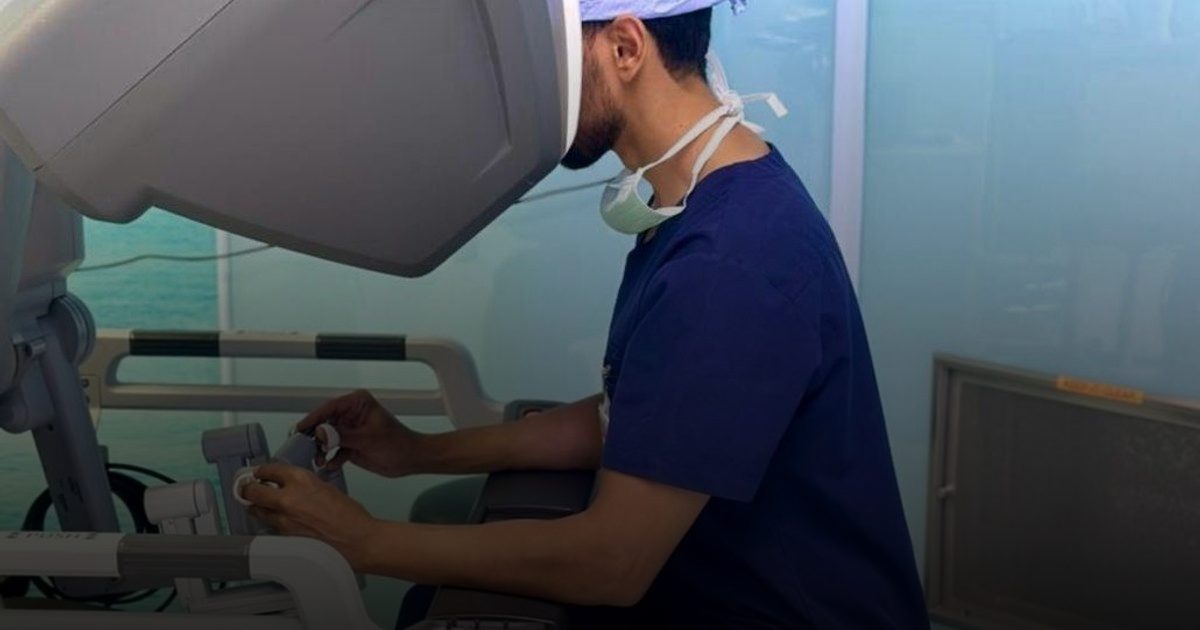 نجاح عملية نادرة بالروبوت لتحرير عضلات البطن دون جراحة في طبية الملك عبدالعزيز بالرياض