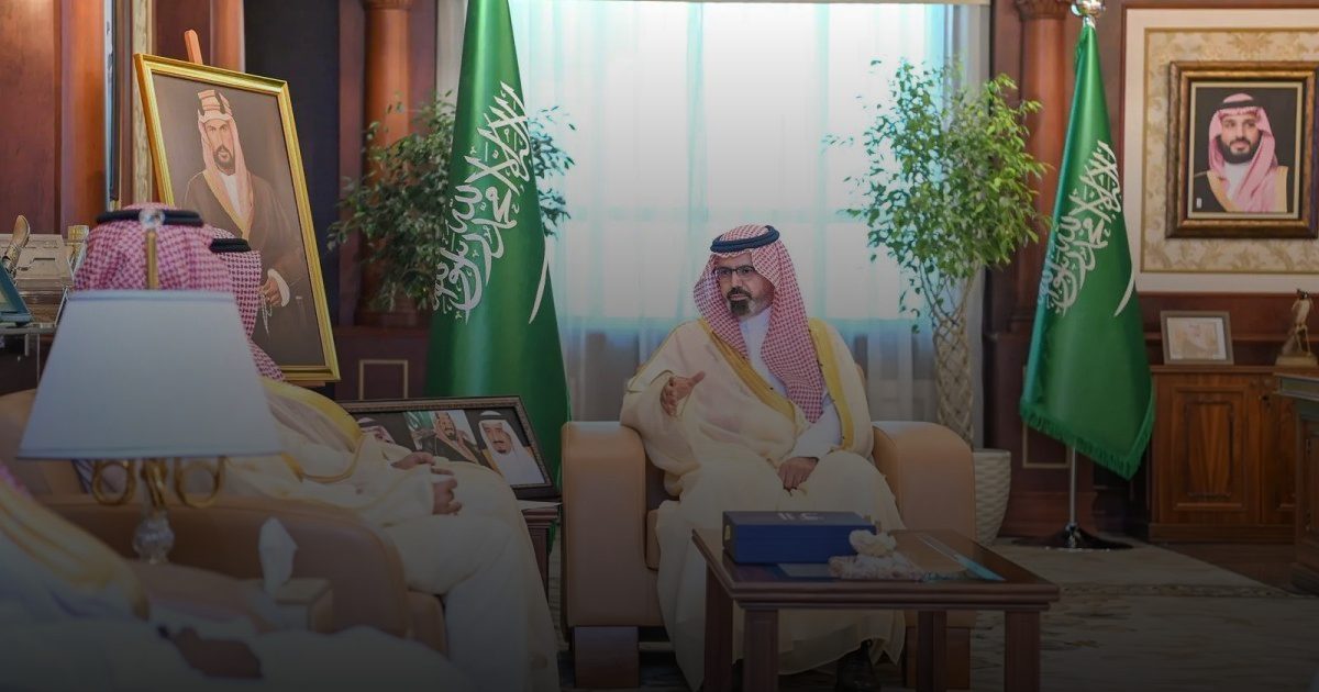 نائب أمير جازان يؤكد أهمية تنسيق الجهود وتعزيز الرقابة على الصحة