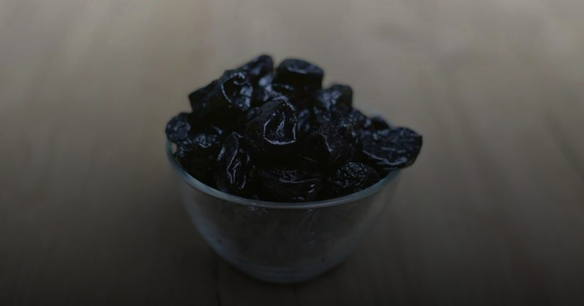 "كأس الصباح".. عصير القراصيا يعيد ترتيب إيقاع جهازك الهضمي