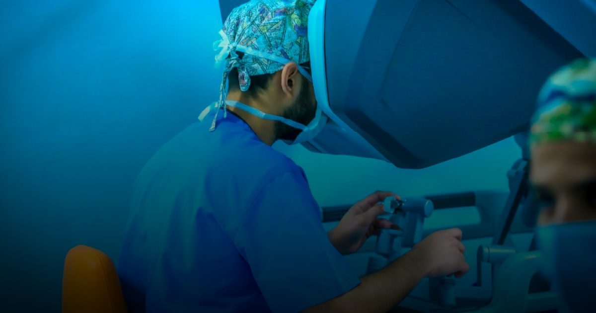 "التخصصي" يحقق إنجازًا عالميًا بإجراء عملية زراعة كبد من متبرعين أحياء تُنفّذ بالكامل باستخدام الجراحة الروبوتية