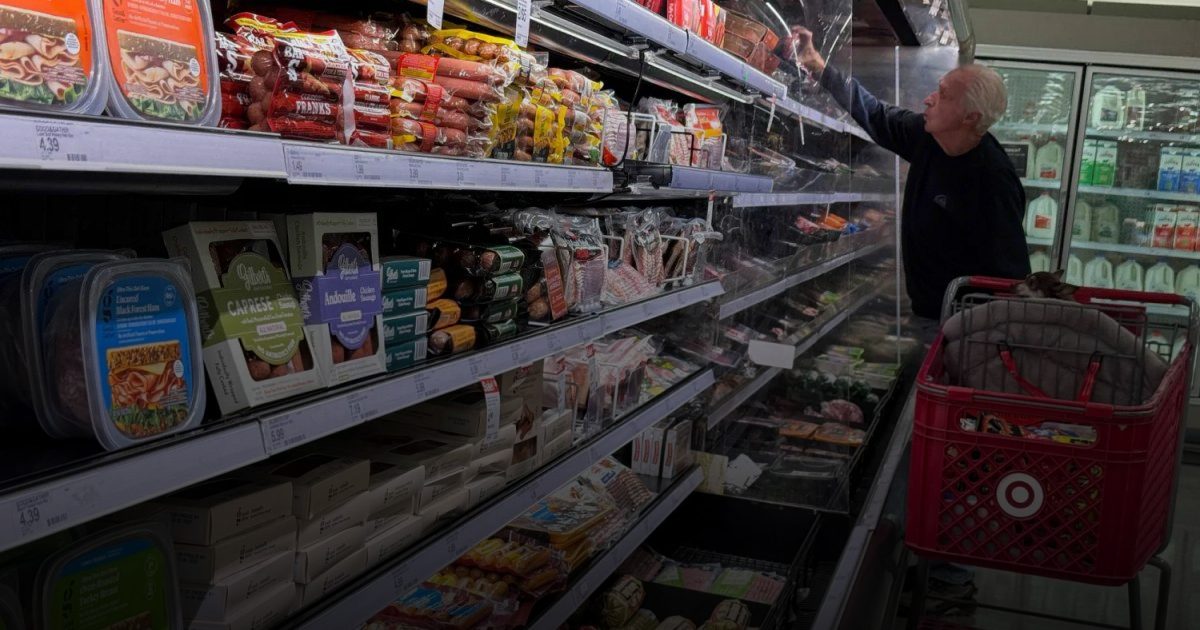 مختصون يحذرون: نقص فيتامين B12 قد يسبب تلفاً عصبياً وأعراضاً خطيرة