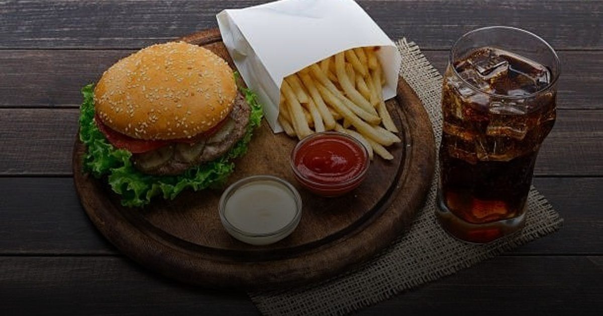 تخفيف الصداع النصفي بالكوكاكولا والبطاطس المقلية.. هذه هي الحقيقة