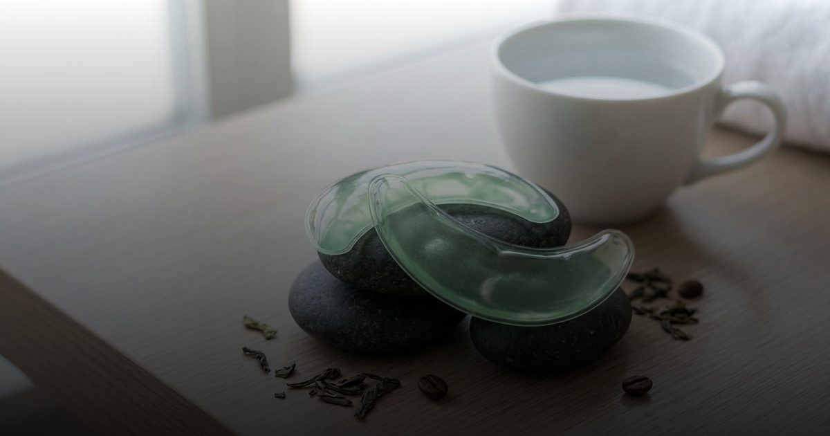 أقنعة جل مبردة لحل انتفاخات الصباح سريعاً