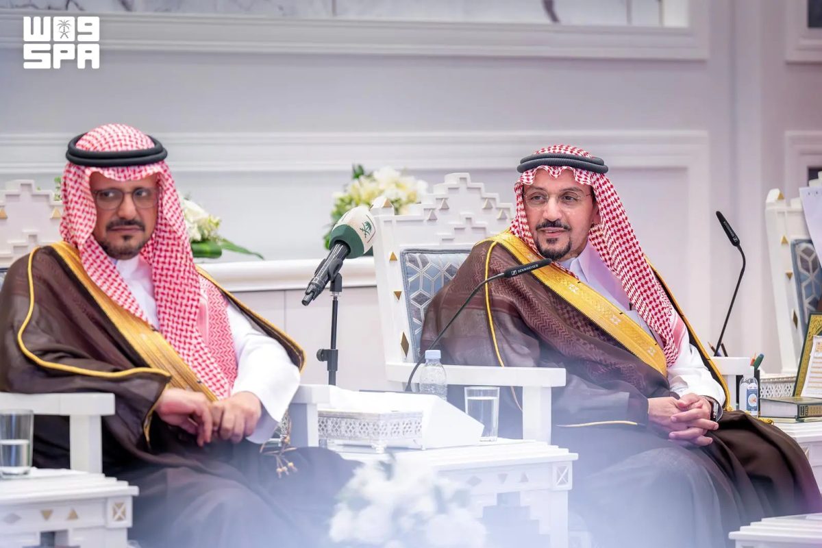 أمير القصيم يدشّن عيادة إلكترونية لمكافحة التدخين