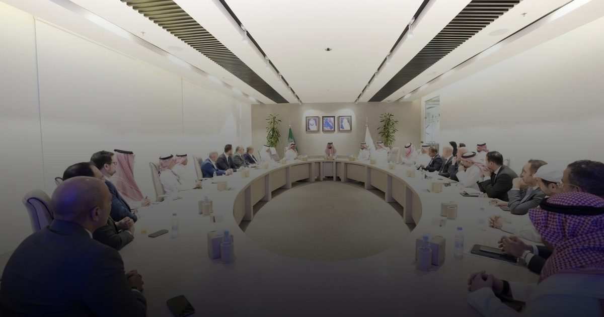 رئيس "الغذاء والدواء" يلتقي شركات الأدوية لدعم المستثمرين