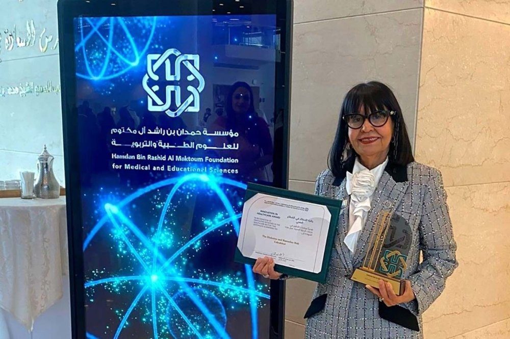 الطبيبة الكويتية منيرة العروج تنال جائزة «الشيخ حمدان للابتكار»