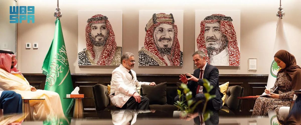 وزير العلوم والابتكار والتقنية البريطاني يزور مركز التميز للقلب في "التخصصي"