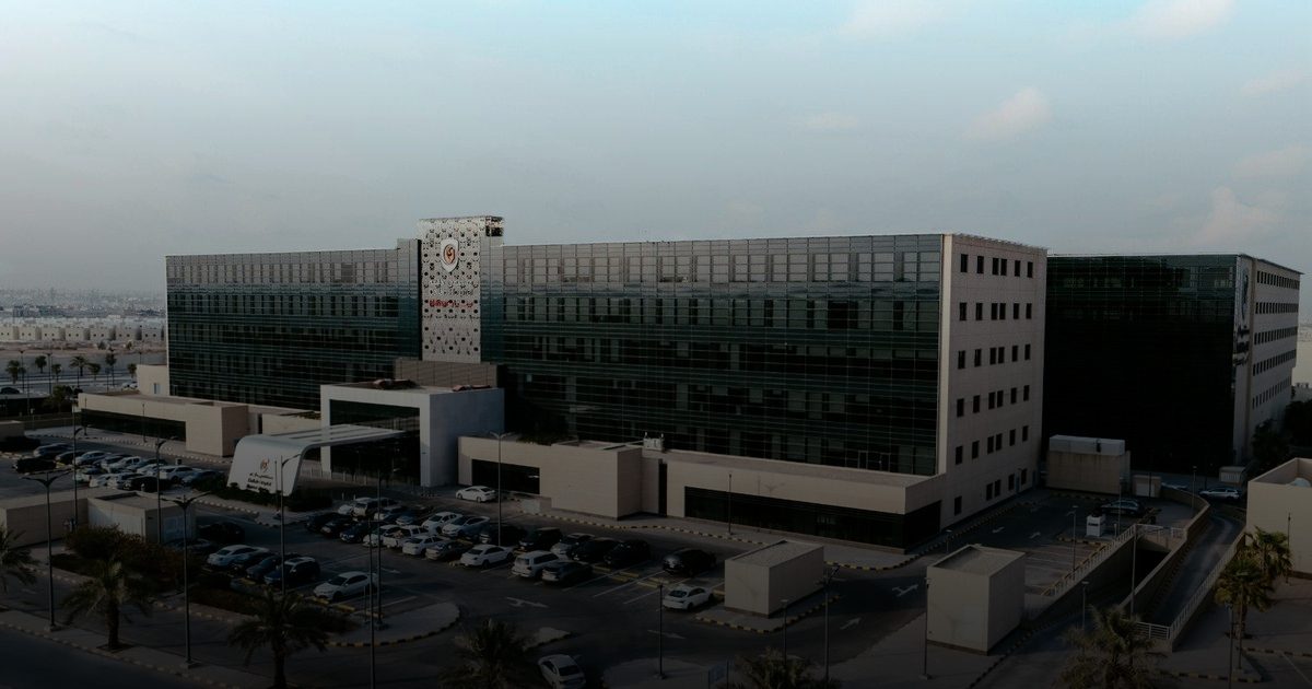 أطباء دله نمار ينقذون حياة سيدة خمسينية بعد توقف مفاجئ للقلب