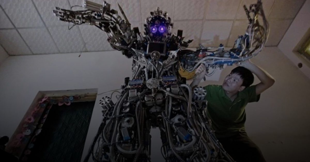 إنقاذ مريض كاد أن تُقطع رأسه بعد هجوم روبوت عليه