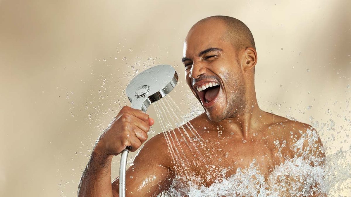 الاستحمام بالماء البارد يساعد على النوم الهادئ والحذر من الالتهابات