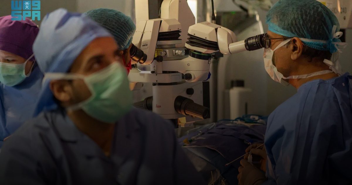 مستشفى الملك خالد يعيد النظر لمريضة بأول زراعة قرنية صناعية متقدمة بالشرق الأوسط