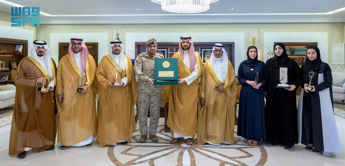 الأمير سعود يثمّن إنجازات مجمع الملك فهد الطبي العسكري