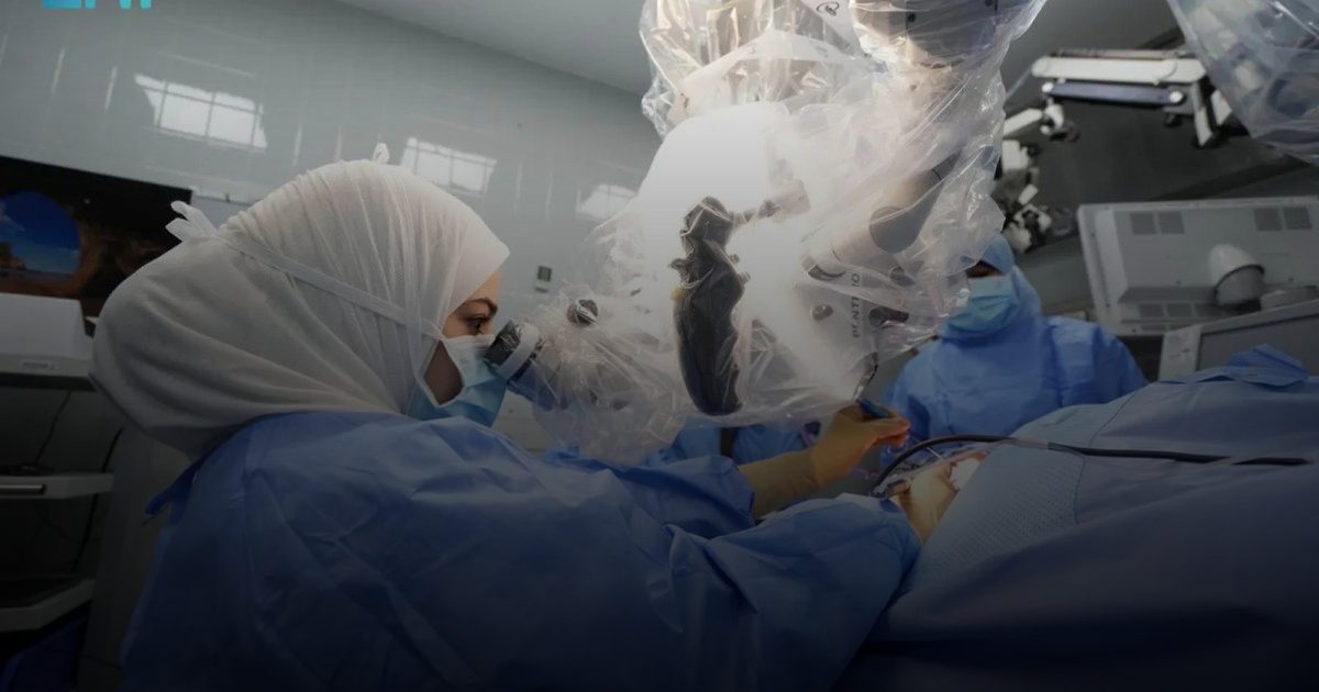 مركز الملك عبدالله للأذن يُحقق إنجازًا طبياً بأول عملية زراعة قوقعة روبوتية