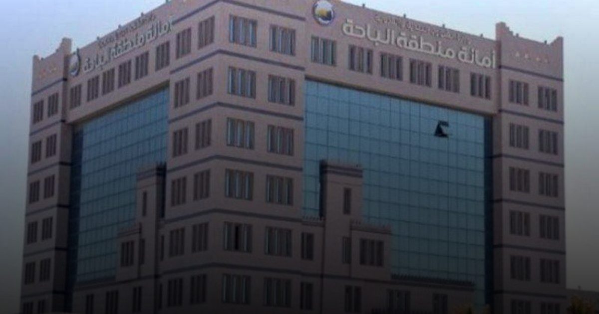 أمانة منطقة الباحة تغلق مستودعًا  للمواد الغذائية مخالفًا للاشتراطات الصحية في المخواة