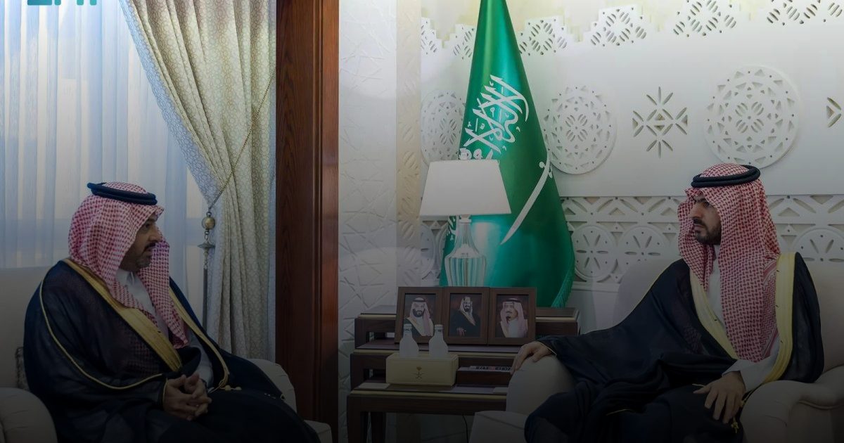 نائب أمير الشرقية يتسلَّم التقرير السنوي لأعمال فرع هيئة الهلال الأحمر بالمنطقة