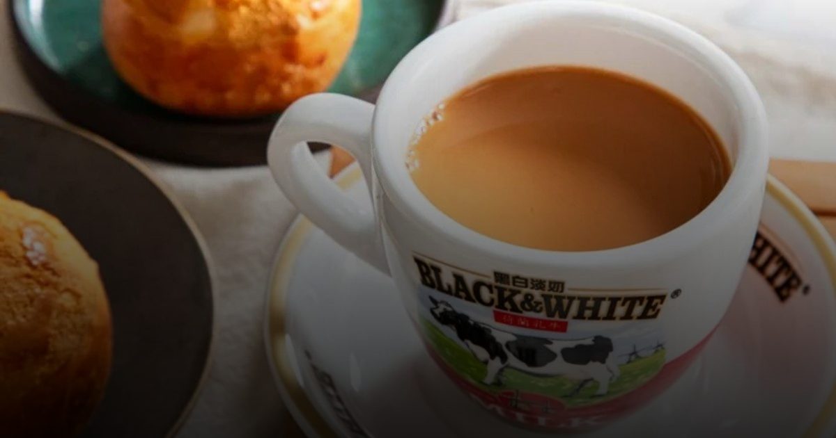 خبراء تغذية يحسمون الجدل: الشاي بالحليب ليس خطراً.. والسر في "التوقيت والتركيز"