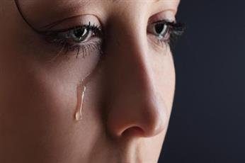 فوائد البكاء النفسية والجسدية