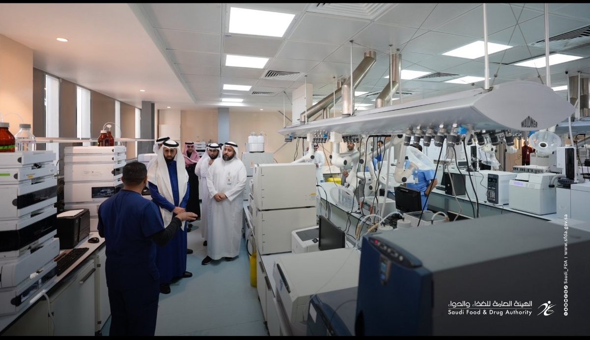 رئيس "الغذاء والدواء" يتفقد فرع الهيئة بالشرقية ويلتقي ممثلي الشركات والمواطنين المستفيدين من الخدمات