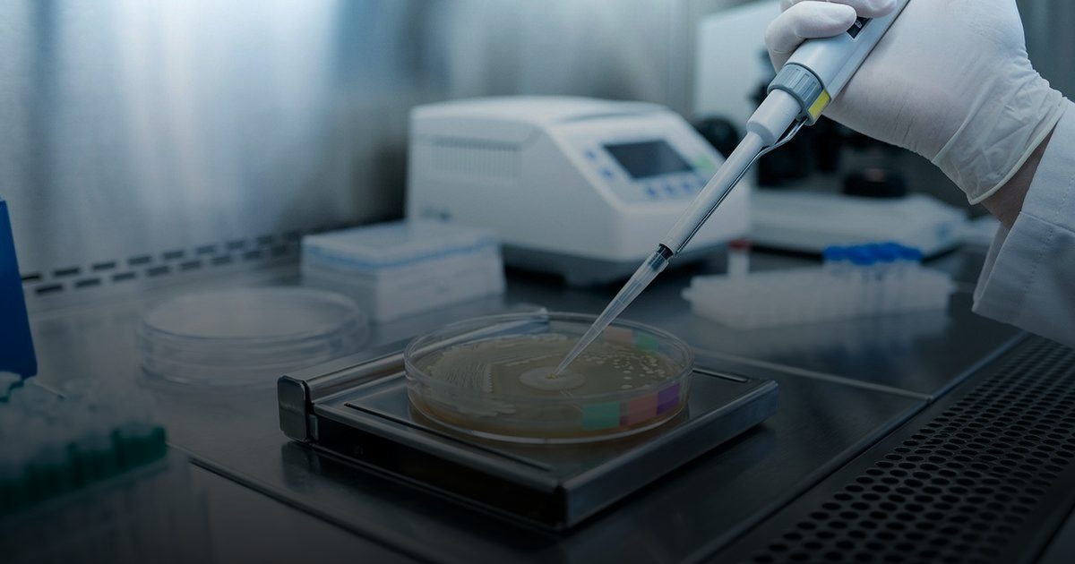 تفشٍ خطير لالتهاب السحايا في بريطانيا يستهدف الشباب