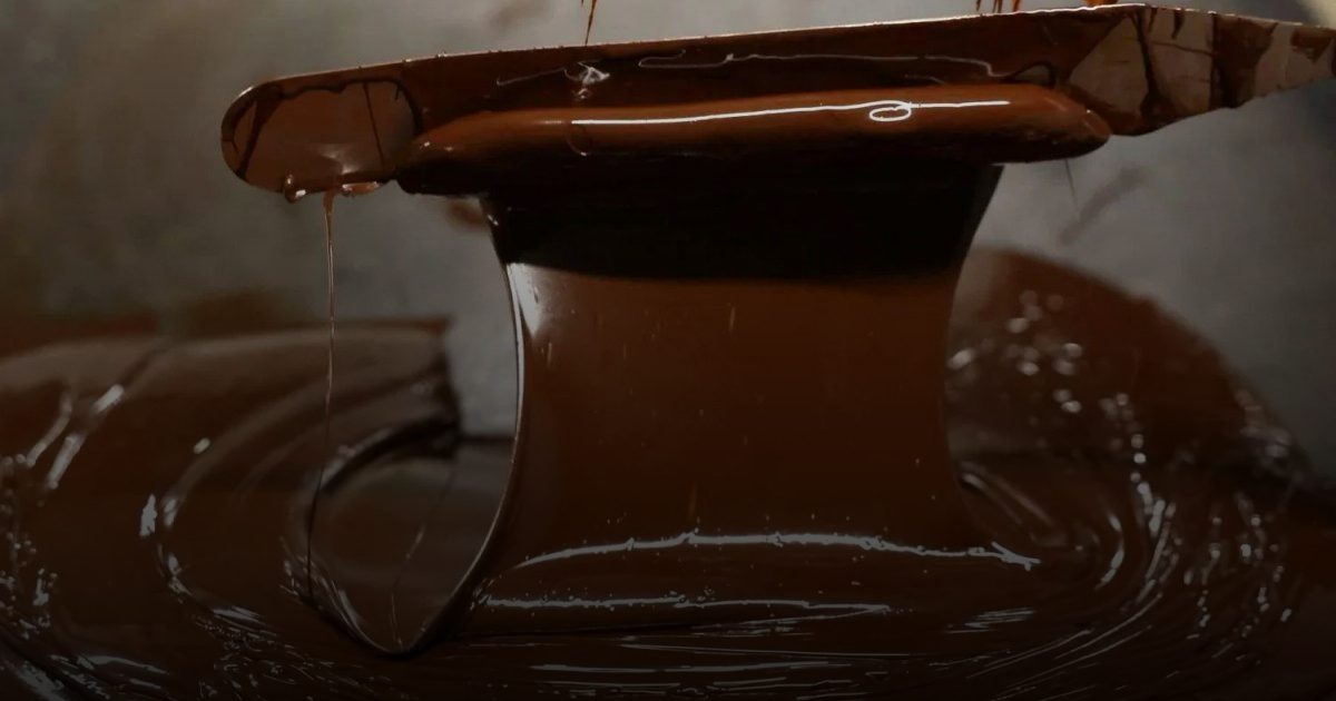 الشوكولاتة الداكنة تعزز الكوليسترول «الجيد»