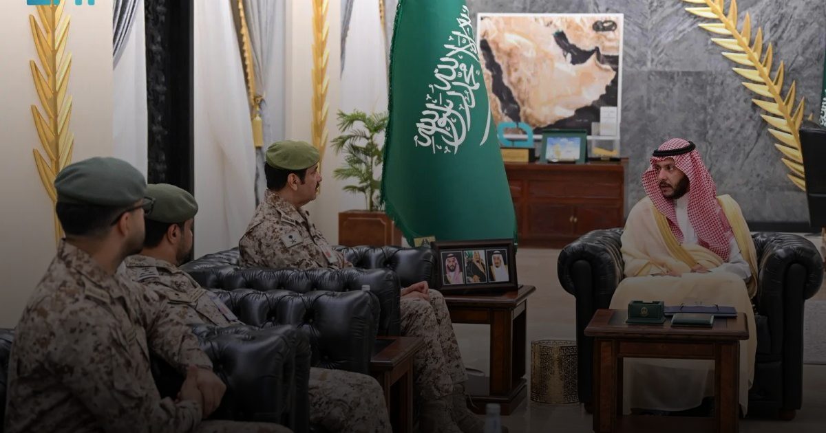 الأمير سعود بن نهار يناقش الخدمات الصحية بمستشفيات القوات المسلحة بالطائف